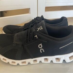 On Running Womens Black Running Shoes 9.5 sneakers trainers